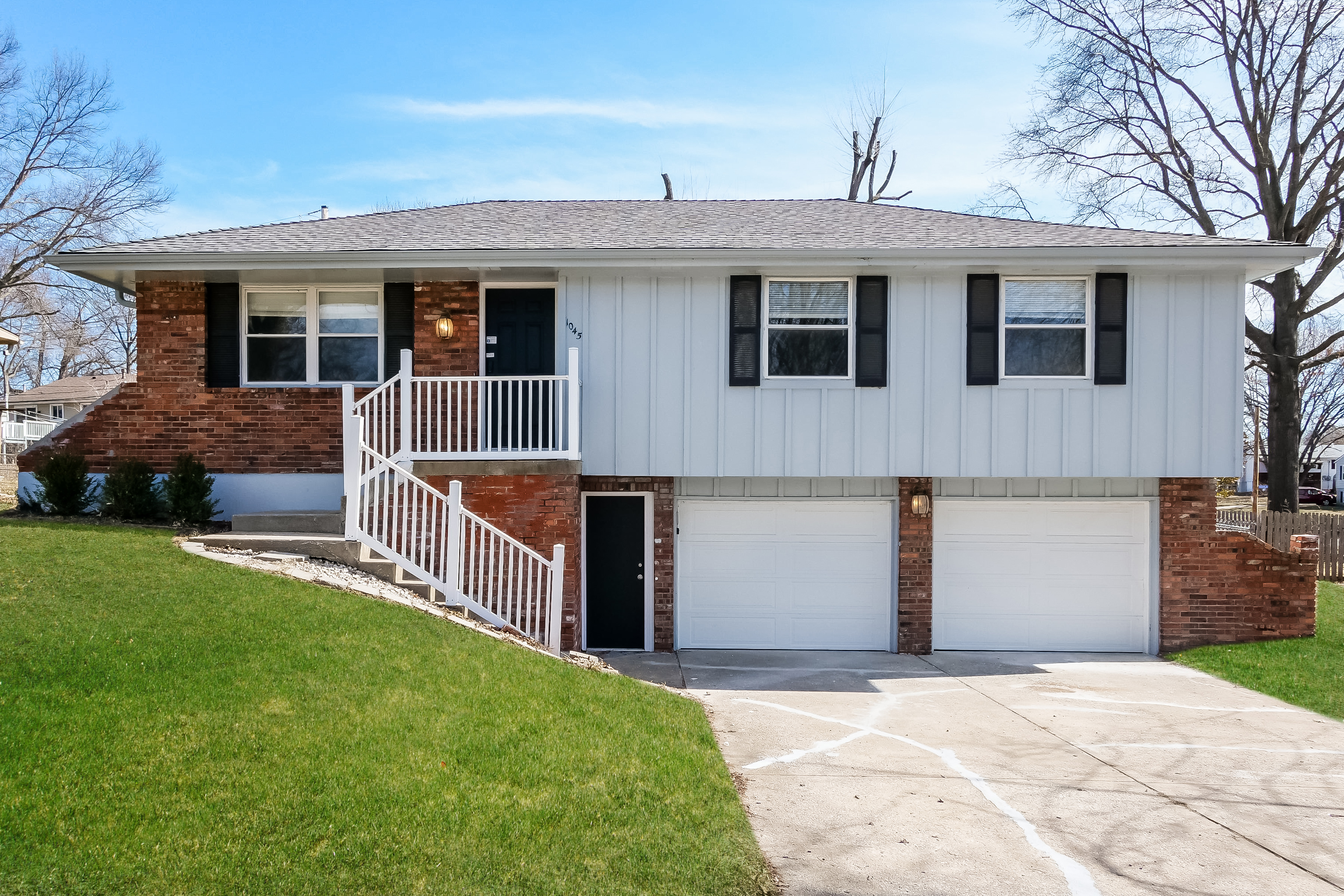 1045 LINDENWOOD LN LIBERTY, MO 64068